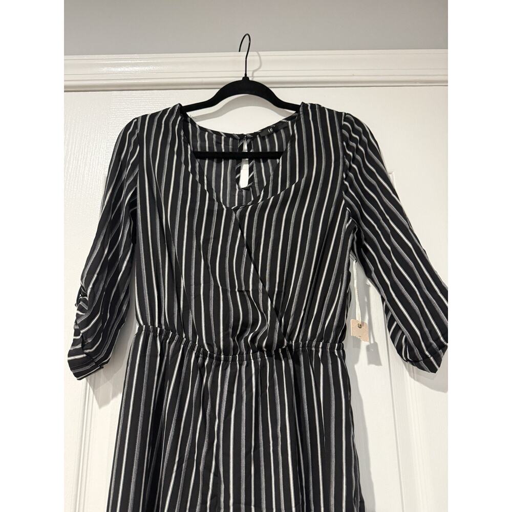 Iris Small Black White Pin Striped Jumpsuit Romper 3/4 Sleeves Straight Leg NWOT - Picture 2 of 13